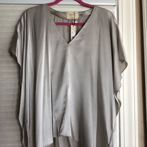 Alice and Olivia in NWT silk top.  Size S Taupe